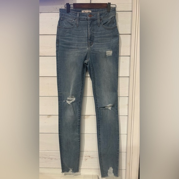 Madewell Denim - Madewell Curvy High-Rise Skinny Jeans in size 27T. Great condition!
